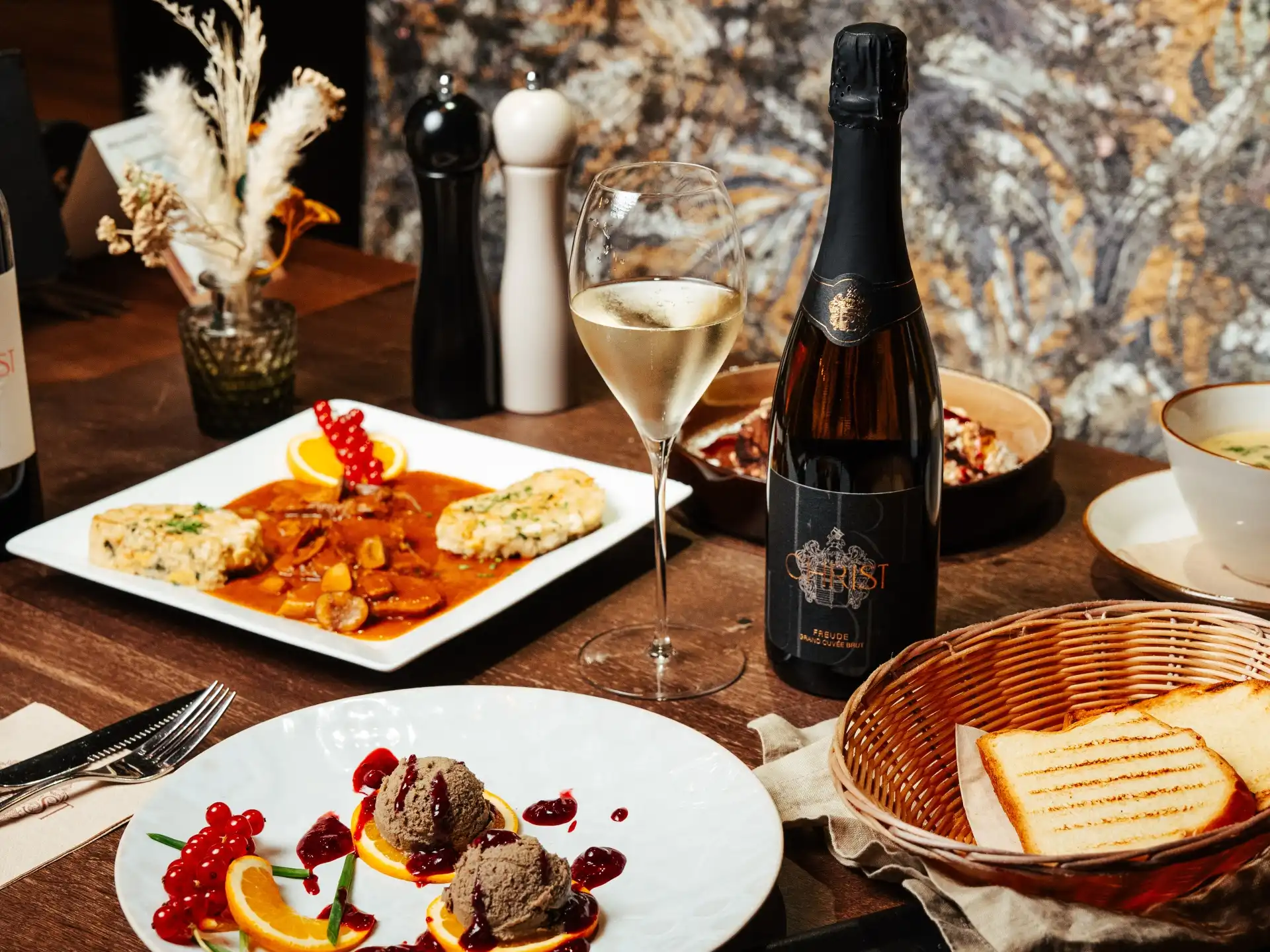 Essen beim Heuriger Floridsdorf Weingut Christ