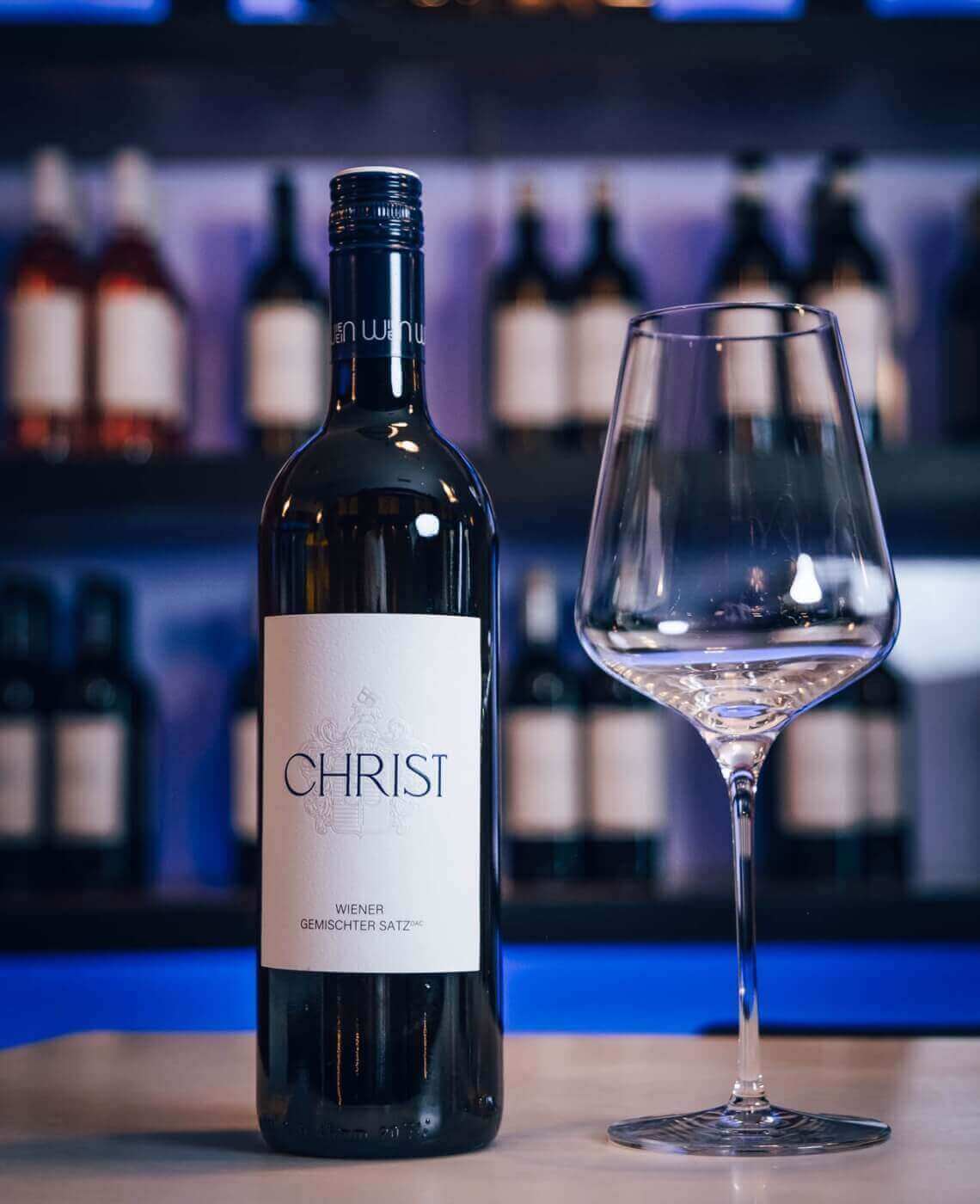 Weinverkostung Weingut Christ Weinflasche